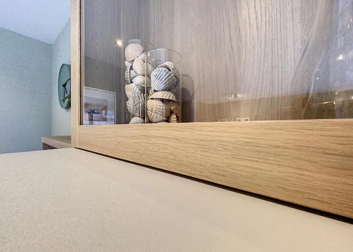 'thibault' Te - Bad Apartment